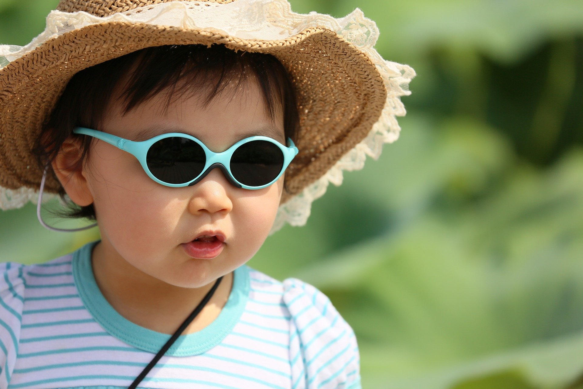 enfant et lunettes de soleil